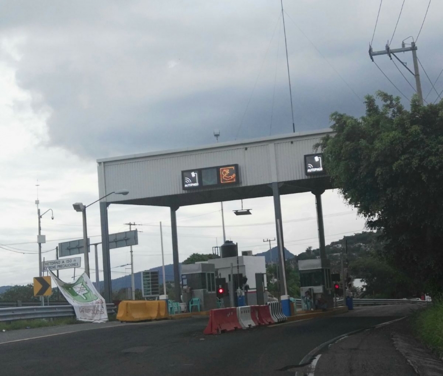 Sin acuerdos, vecinos de Xochitepec y autoridades para liberar las casetas