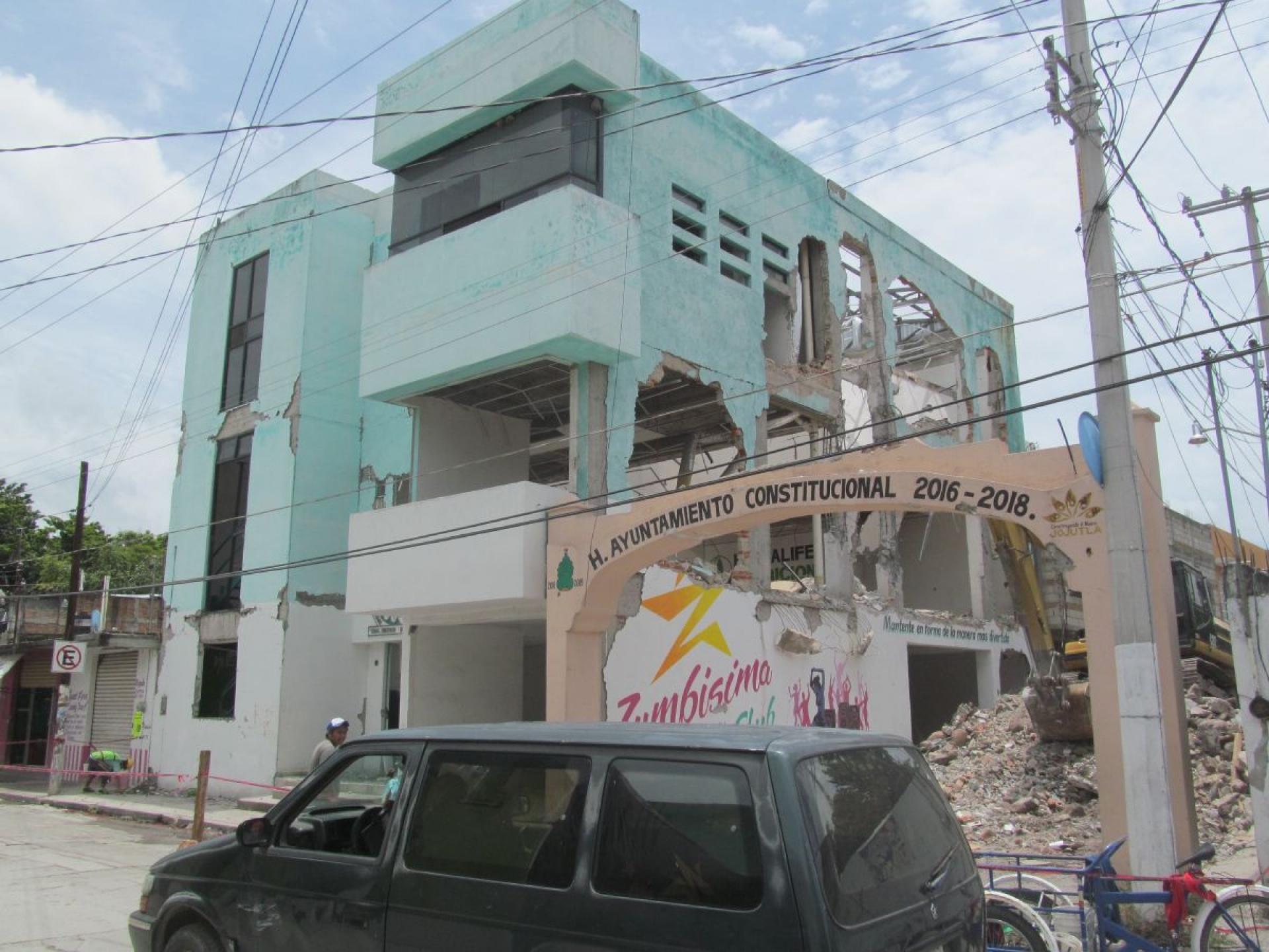 Demuelen edificio de Teléfonos de México en Jojutla