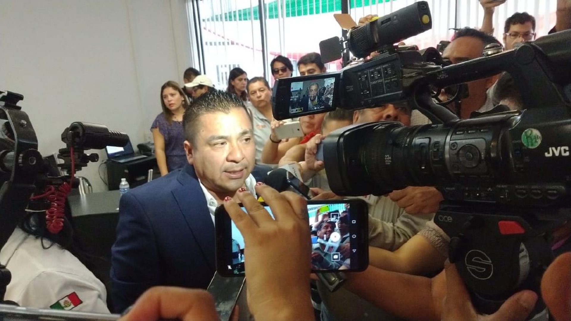 Legisladores quieren de nuevo 450 millones de presupuesto