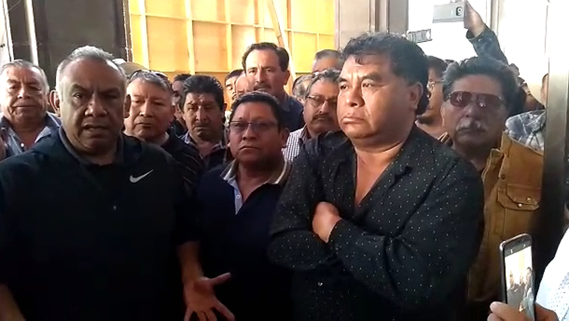 Transportistas protestan por operativos de SMyT