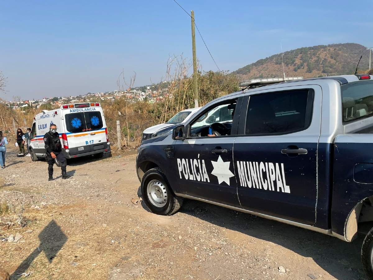 Abandonan un cadáver envuelto en una sábana
