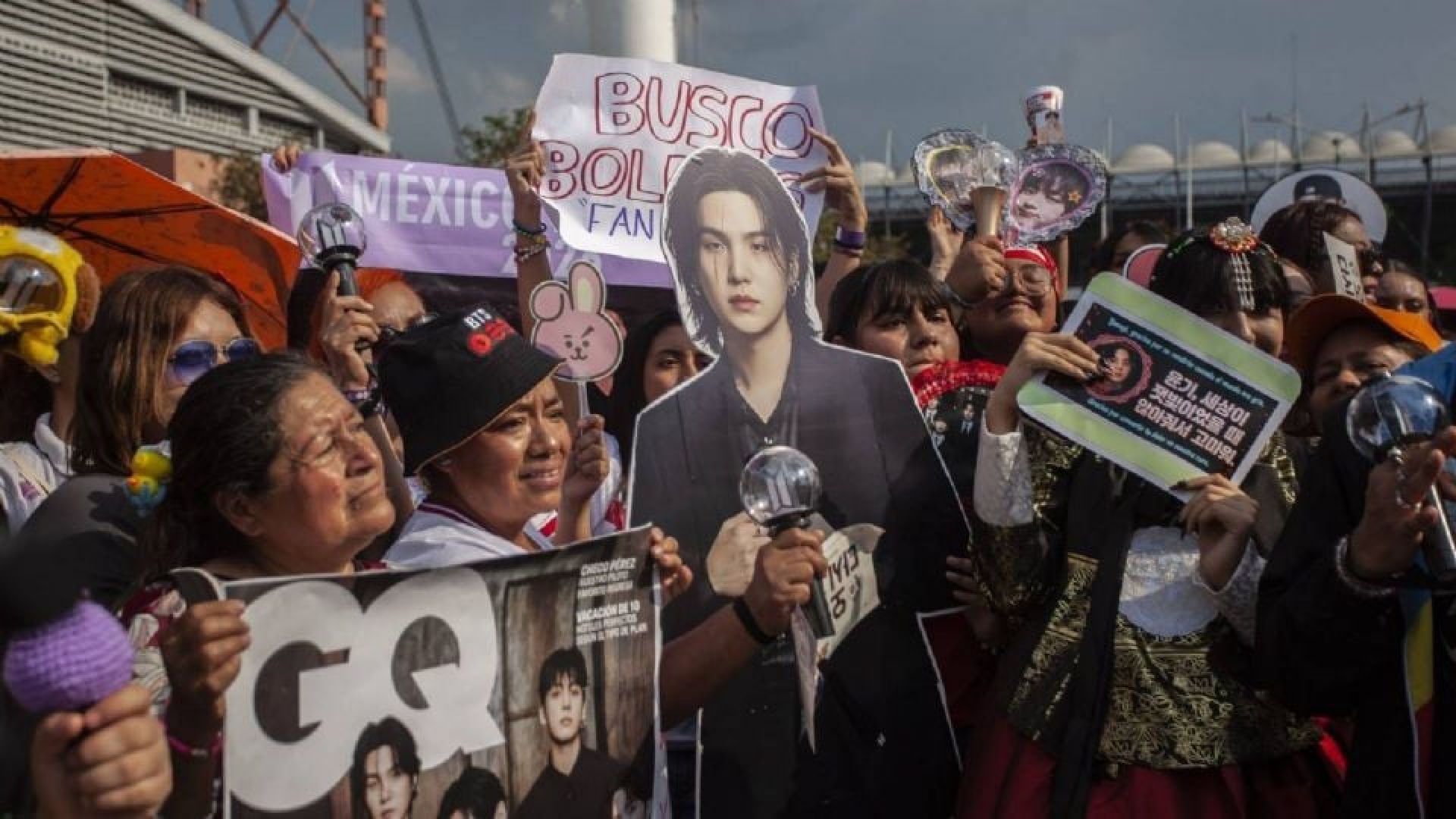 Detienen a 14 revendedores durante primer concierto de BTS en CDMX