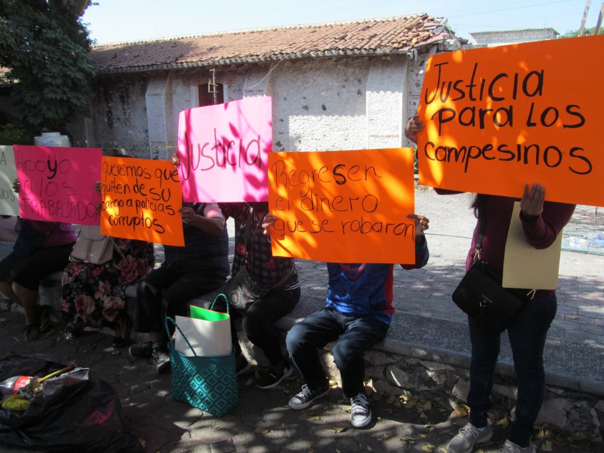 Pagan con recursos públicos presunto robo de policías de Tlaquiltenango