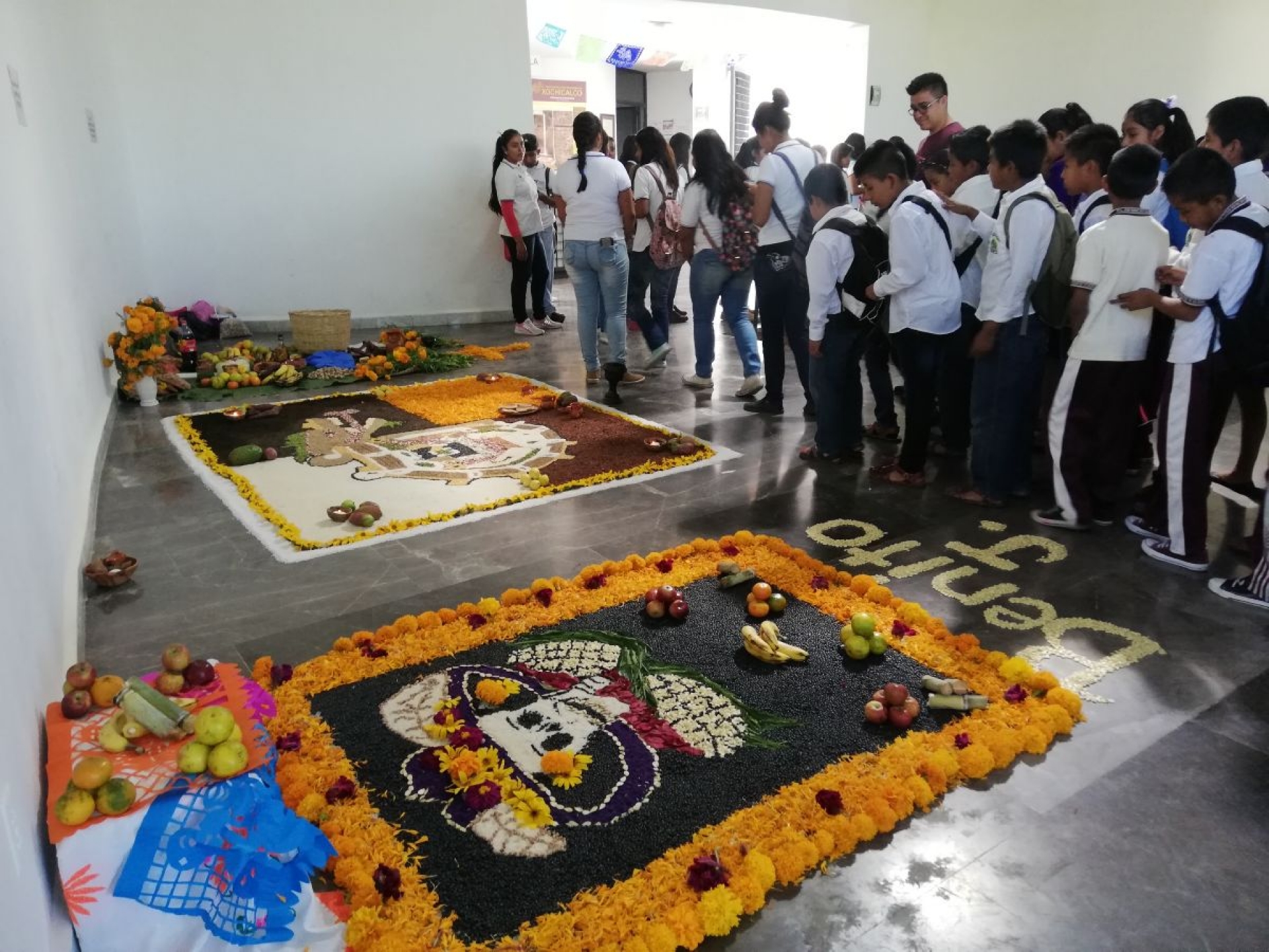 Adornan comunidades de Miacatlán el Museo de Xochicalco con ofrendas