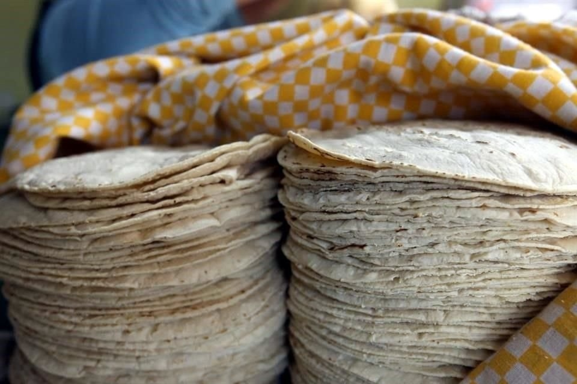 Tras reunión en Palacio, acuerdan mantener precio de tortilla y canasta básica