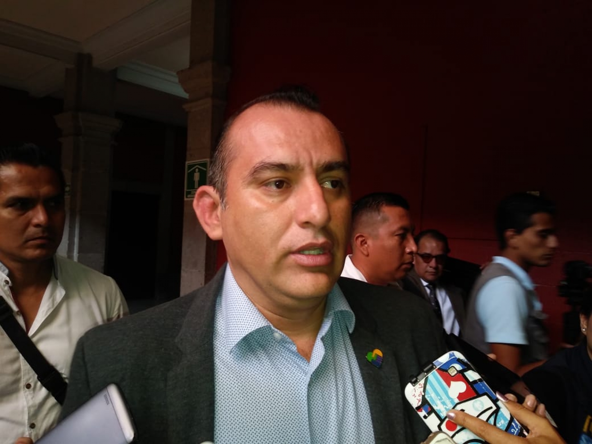 Admite Colín López que no hay aún recursos para beca salario