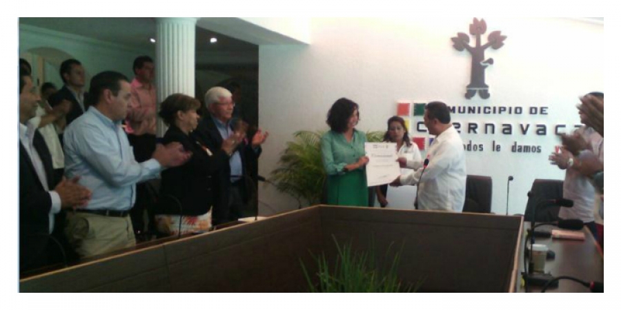 Entrega el Cabildo de Cuernavaca la distinción como visitante distinguida a concejal de Minneapolis