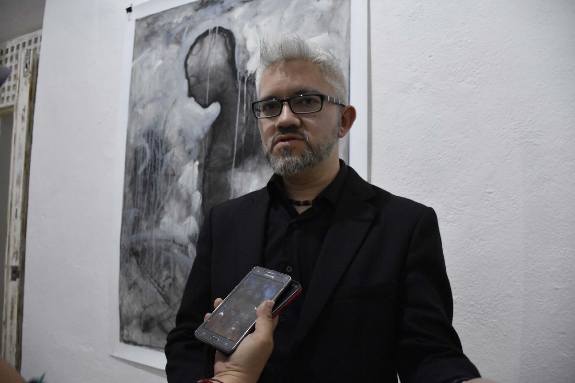 Inaugura Sergio Gómez “One Dolor Gráfica Migratoria” en el MuCiC