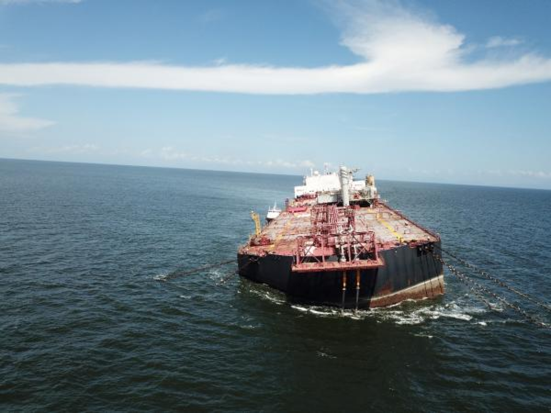 Preocupa desastre ecológico tras hundimiento de buque petrolero en el Caribe