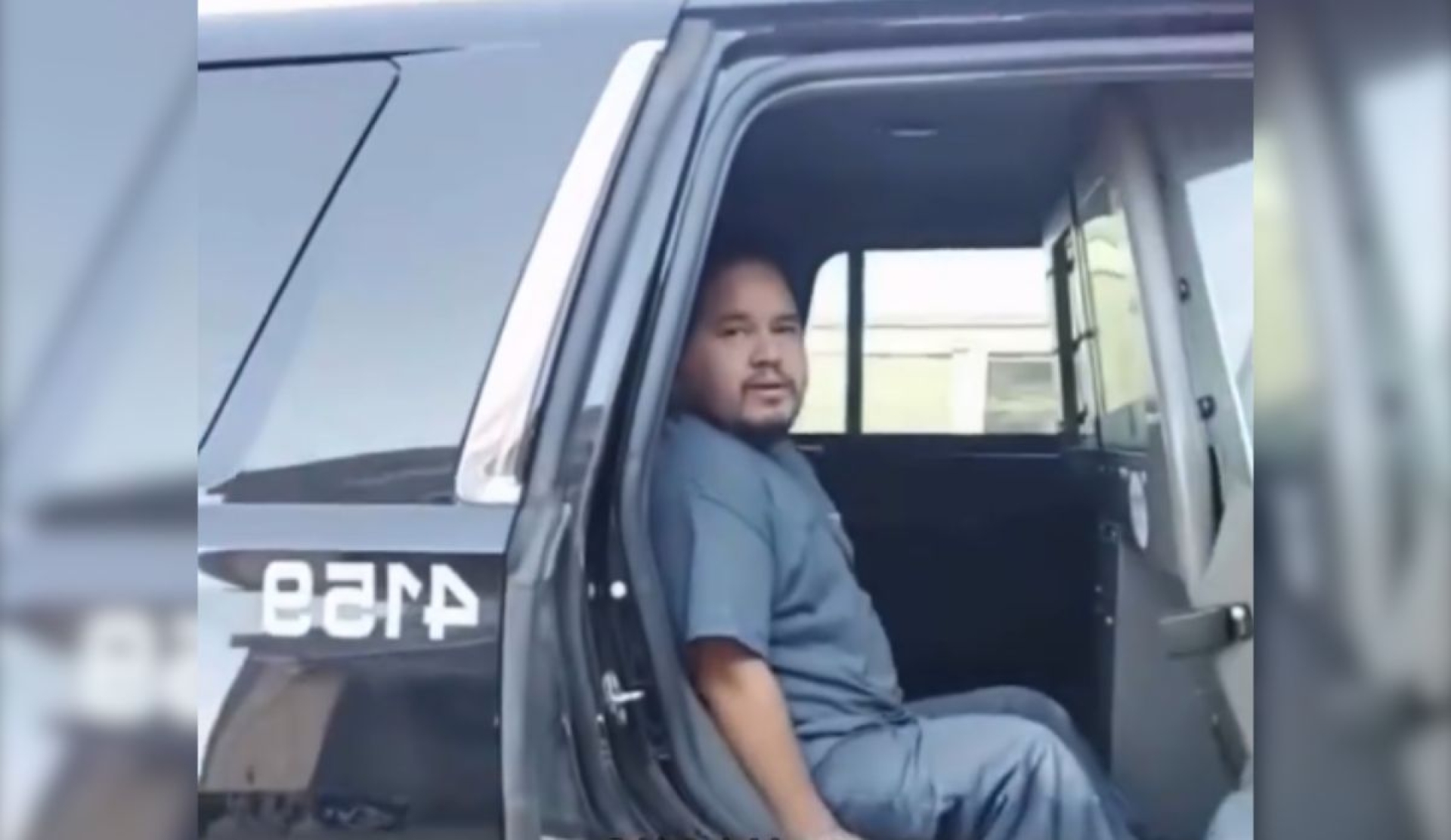 Hombre casi se arresta a sí mismo por no entender inglés en control policial