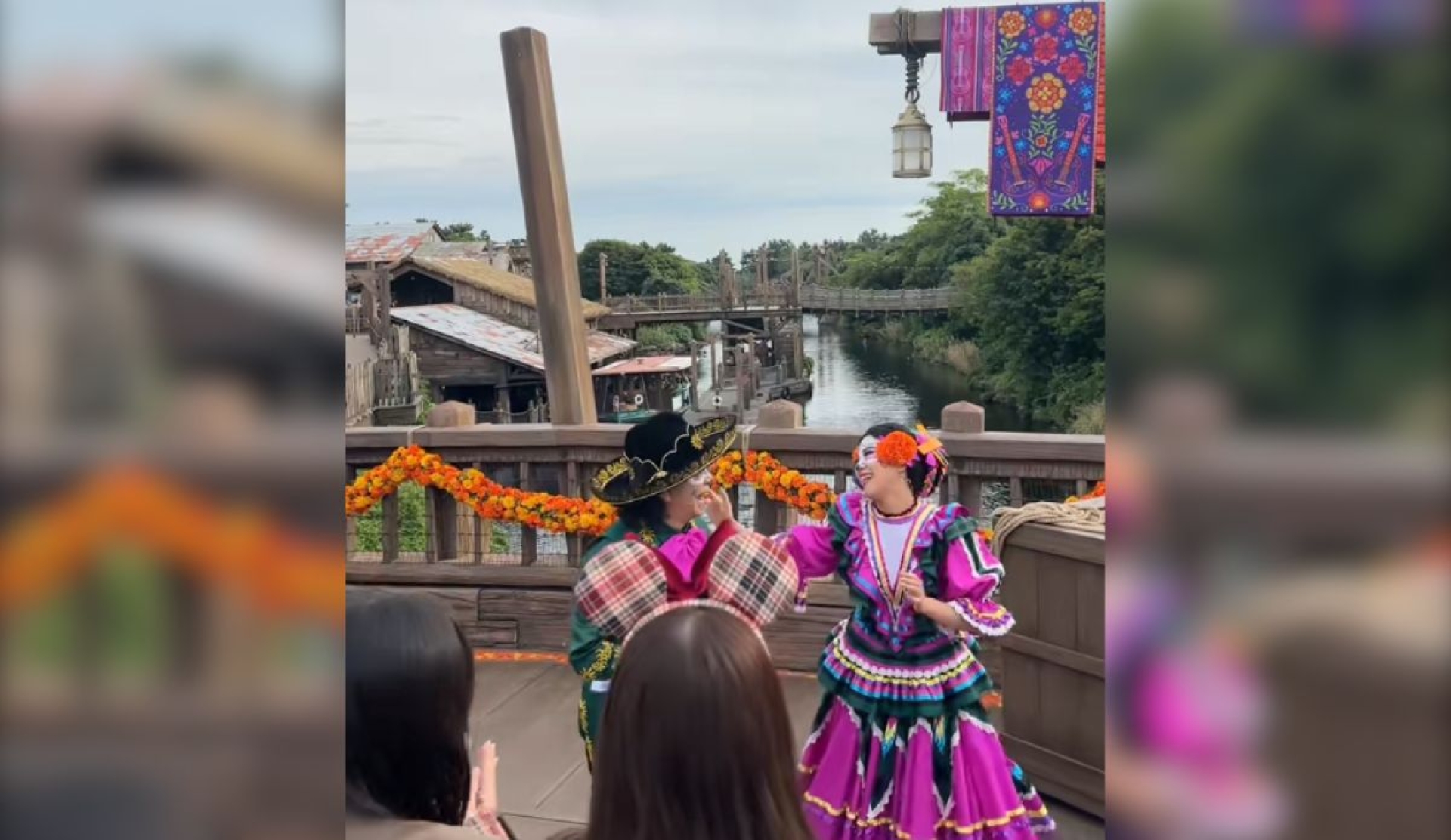 Tokio celebra Día de Muertos con catrinas y mariachi en espectáculo callejero