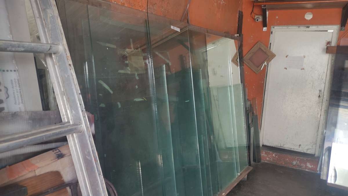 El alza en el aluminio deja sin clientes a los vidrieros