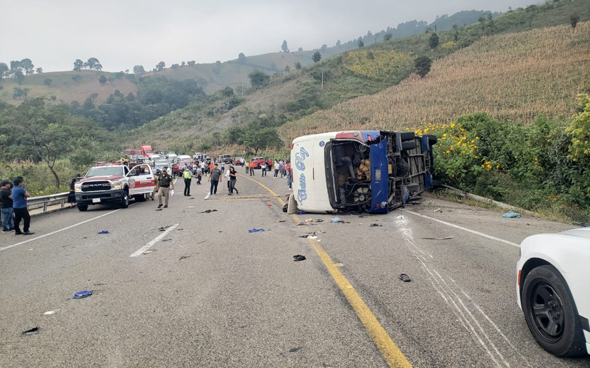Volcadura de autobús en Chiapas deja dos muertos y 22 heridos