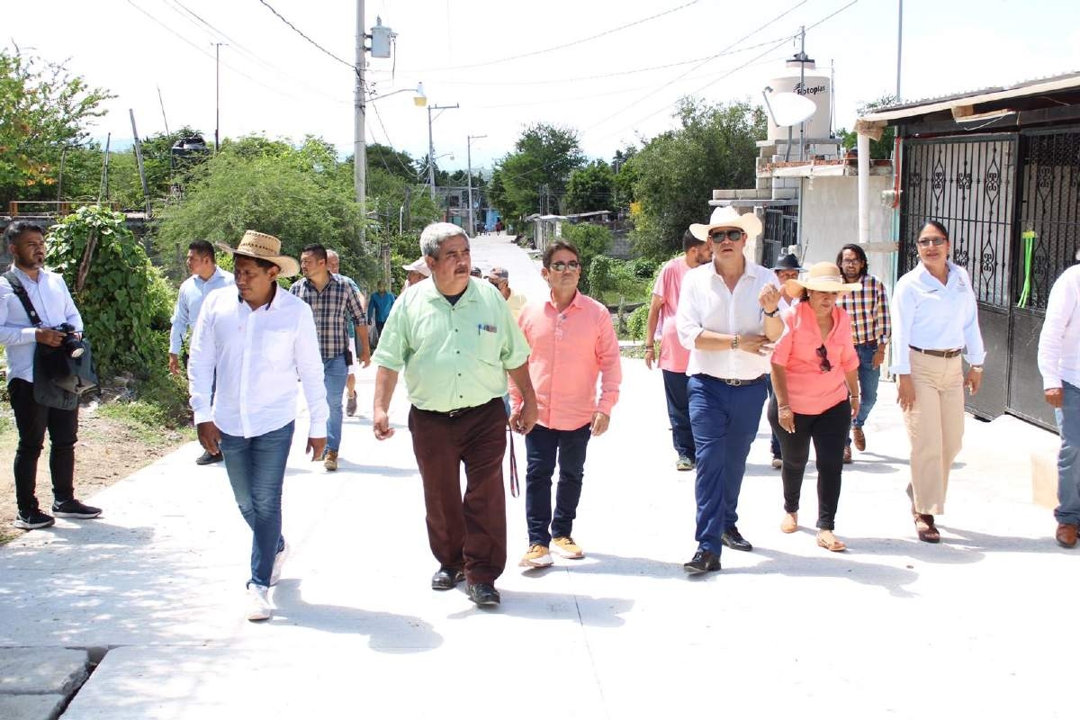 Inauguran pavimentación de calle en colonia jojutlense