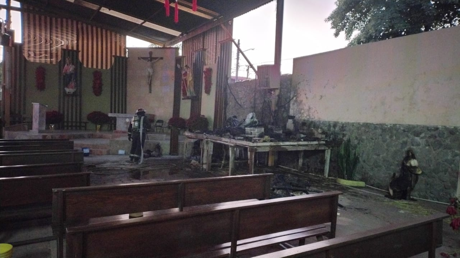 Atienden PC y bomberos conato de incendio en parroquia María Madre de Dios, en Civac