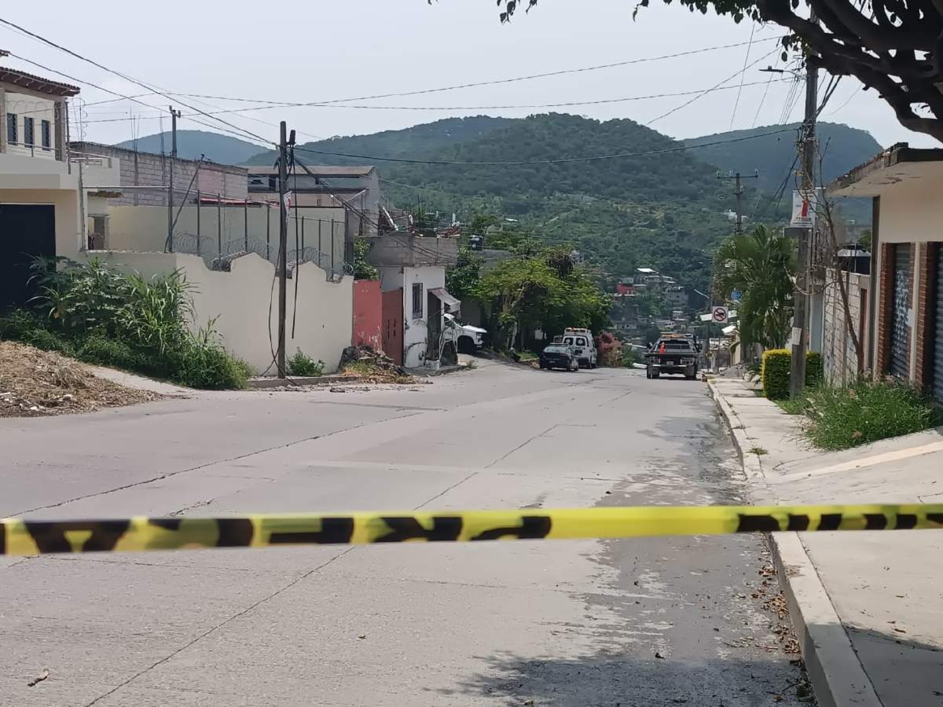 Hallan restos óseos de dos personas en fosa clandestina