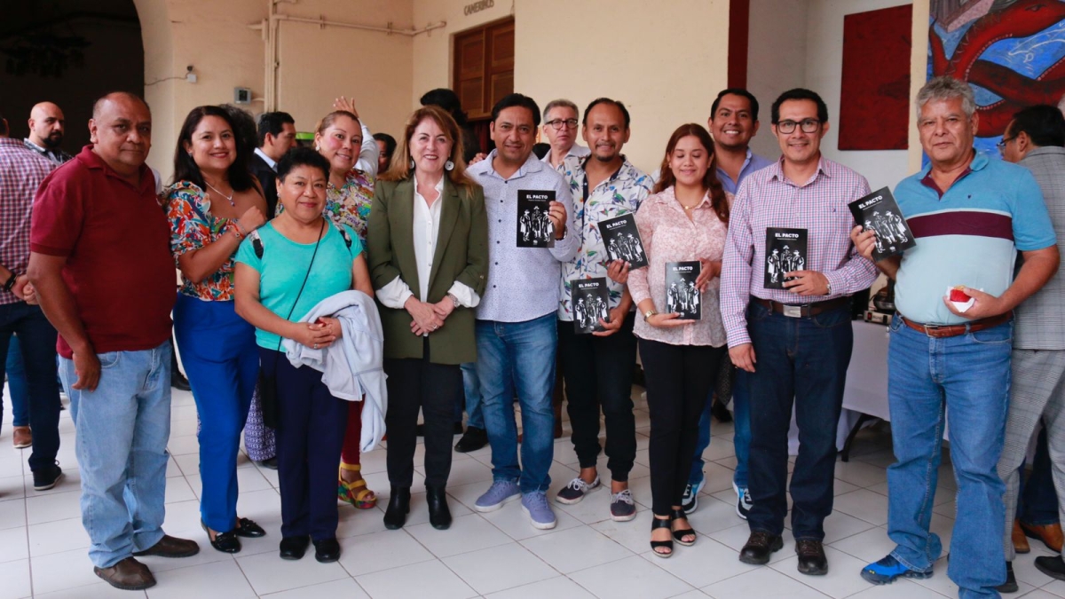Presenta Margarita González Saravia su libro, 'El Pacto'