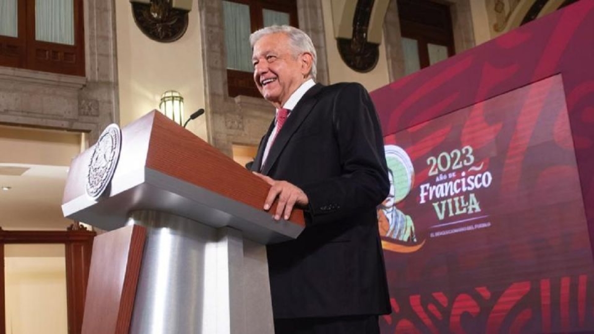 AMLO felicita a 'Canelo' Álvarez y a 'Checo' Pérez: ¡Que sigan triunfando!