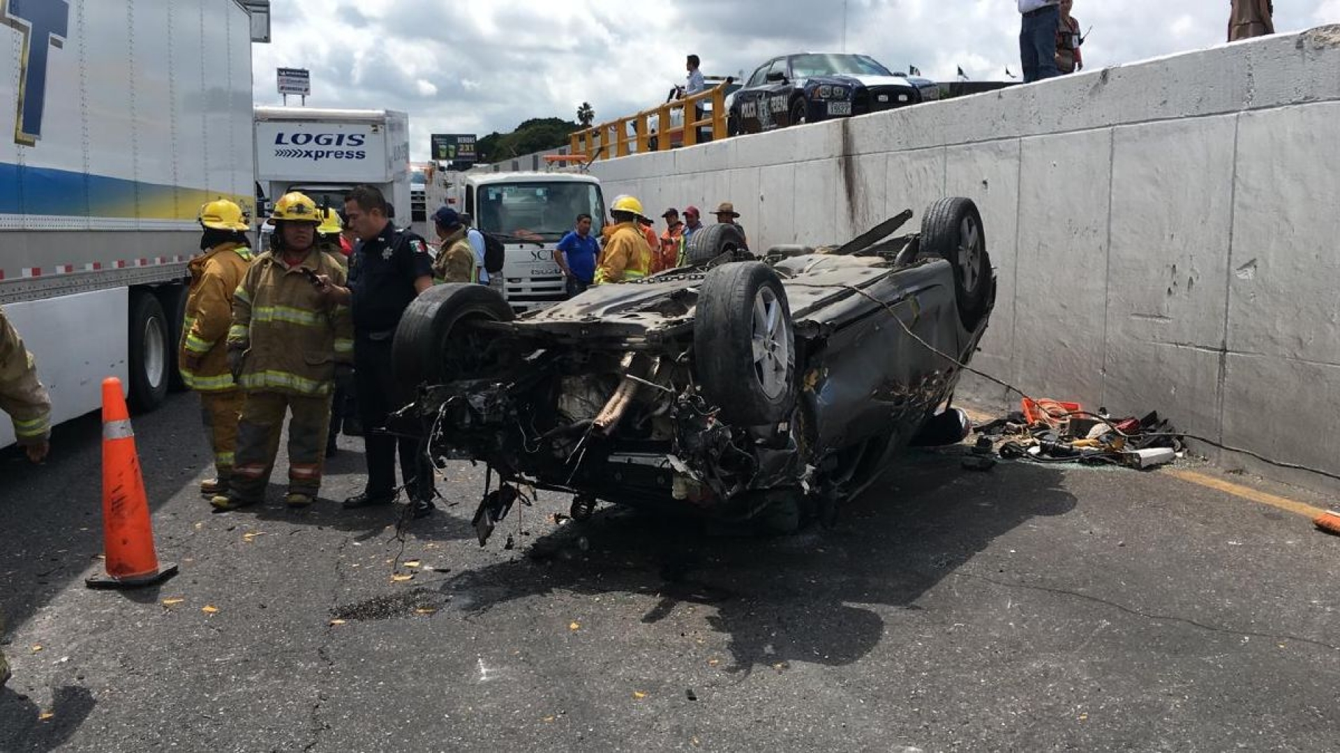 Volcadura en el Paso Exprés deja un herido