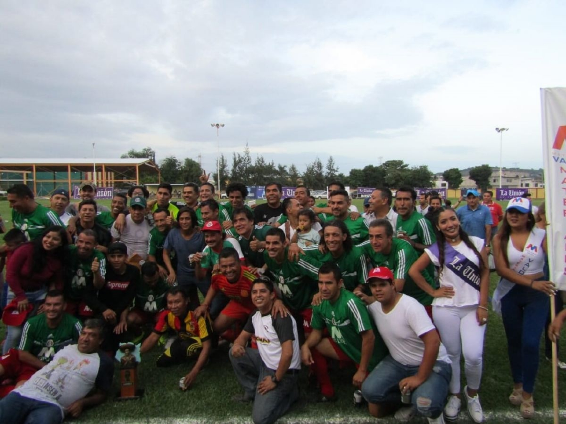 Palomas Civac levanta el “Zapata de bronce”