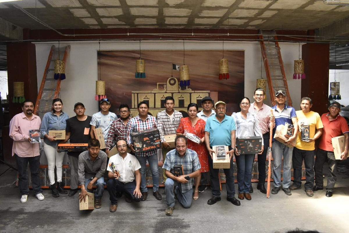 Entregan equipo al personal de Alumbrado Público de Jojutla