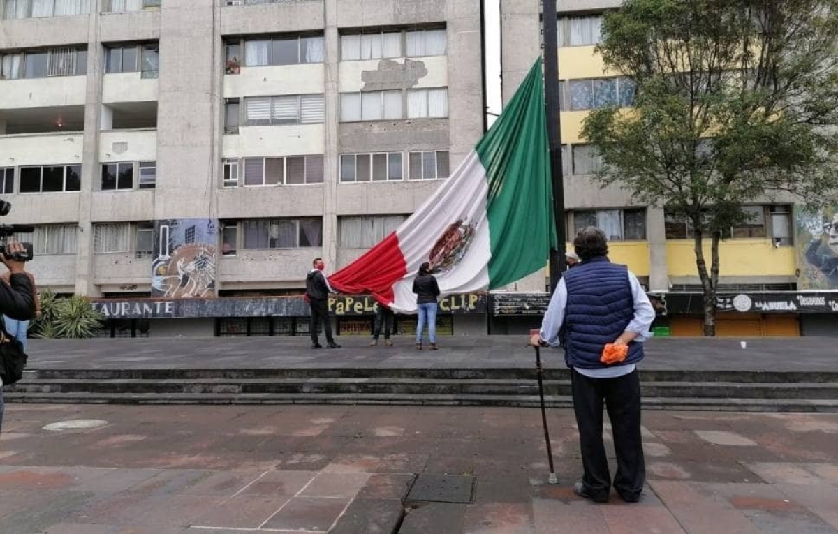 Izan bandera a media asta en Tlatelolco por víctimas del 2 de octubre