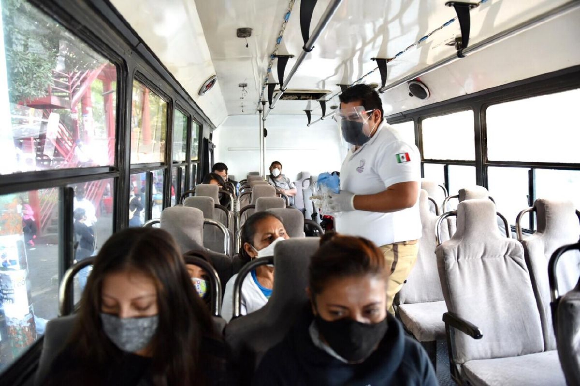 Refuerzan operativo anticovid contra taxis y rutas