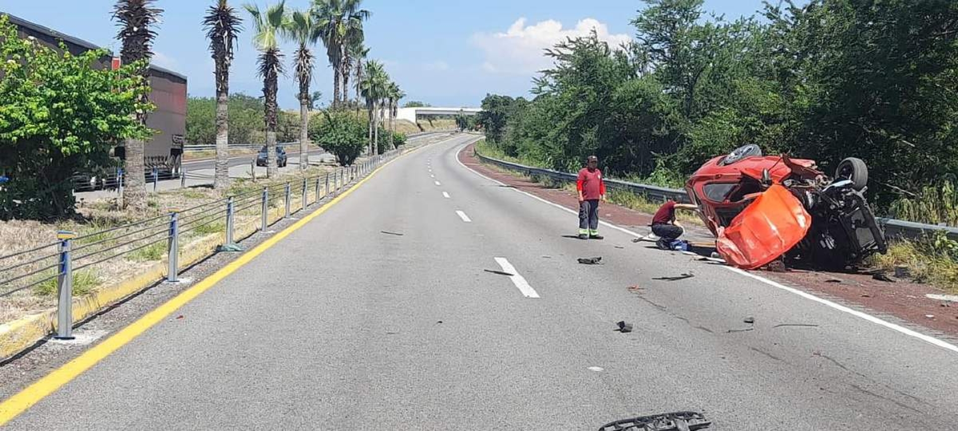 Fallece pareja durante volcadura en Tequesquitengo