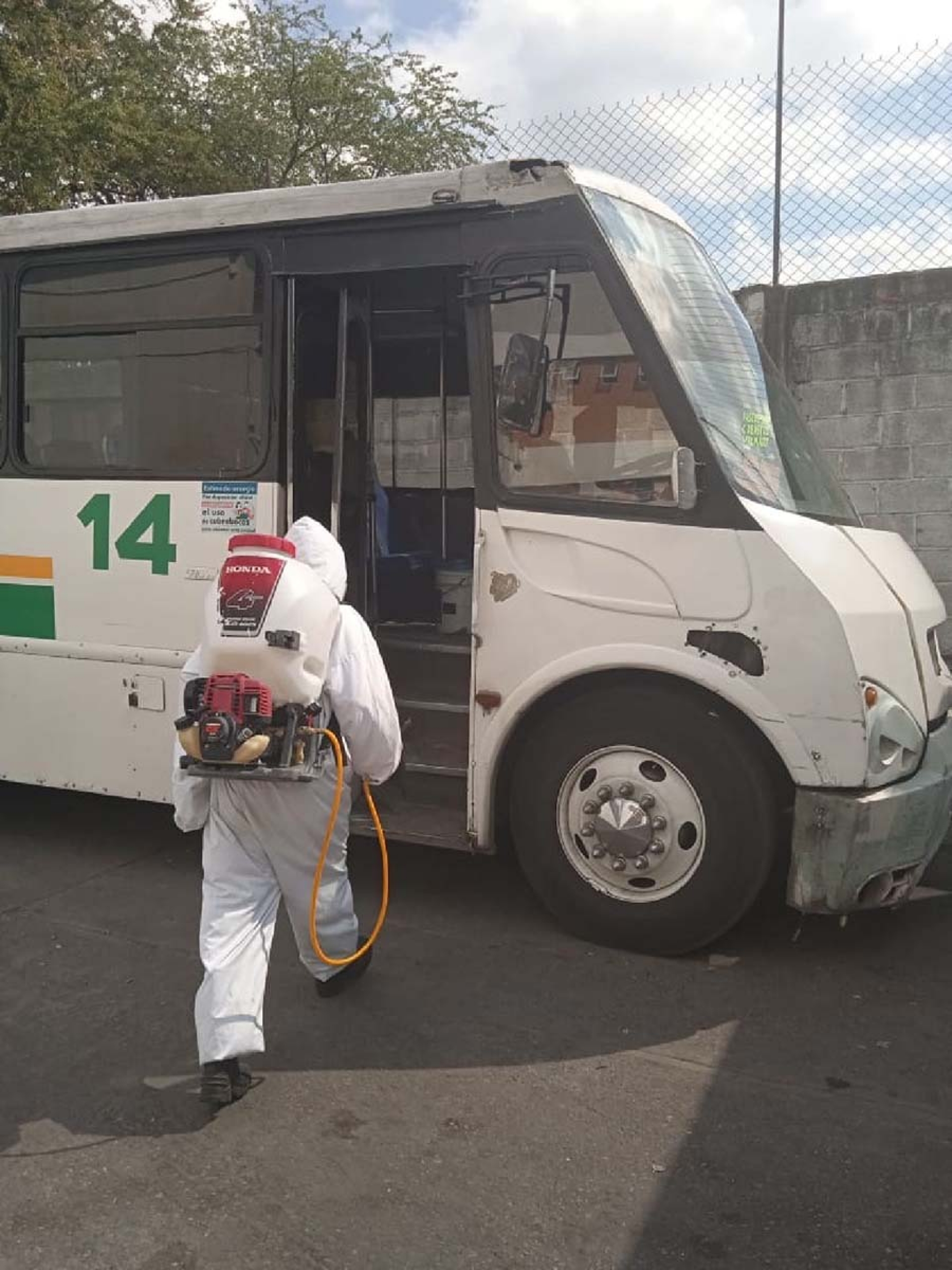 Sanitiza la SMyT 90 unidades del transporte público