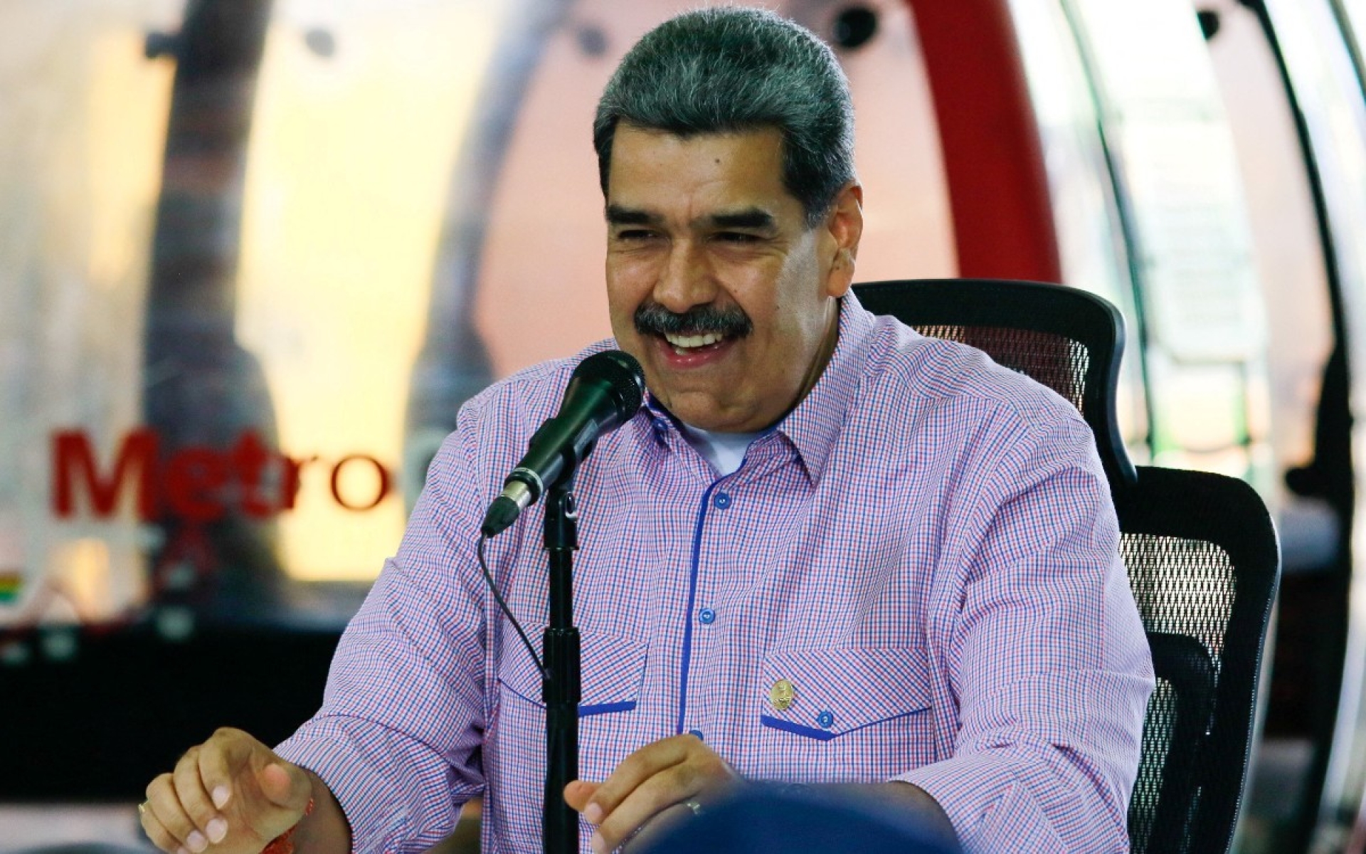 Maduro llama a militares colombianos a unirse a Venezuela frente a EU