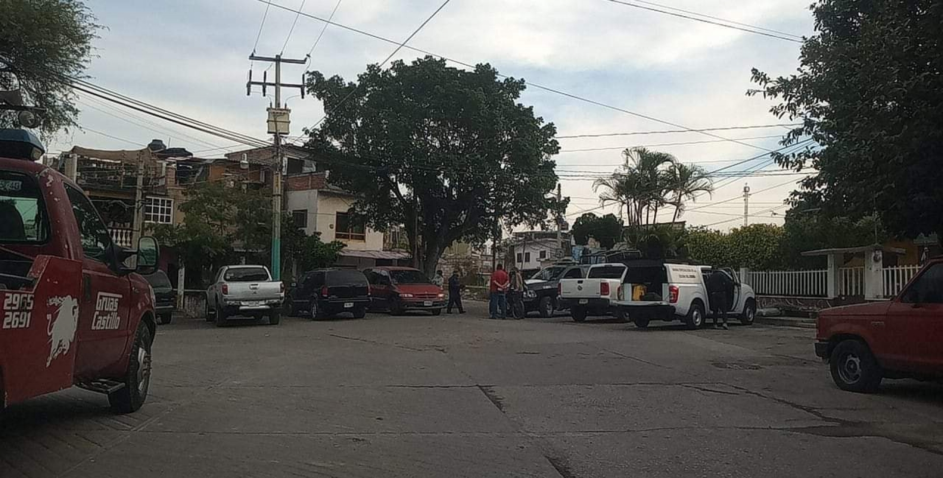 Incendian carroza de una funeraria en Zacatepec