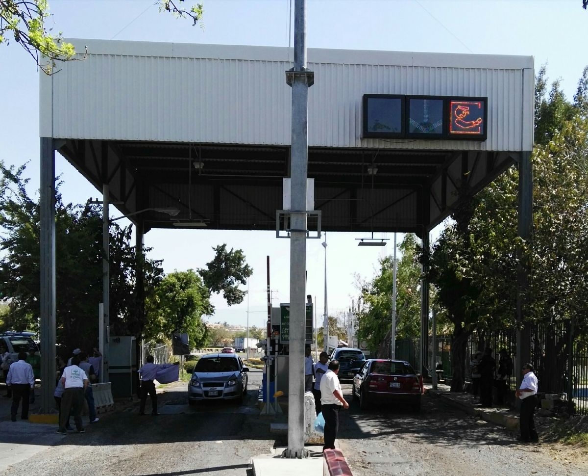 Continúa el paso libre en la caseta de Xochitepec