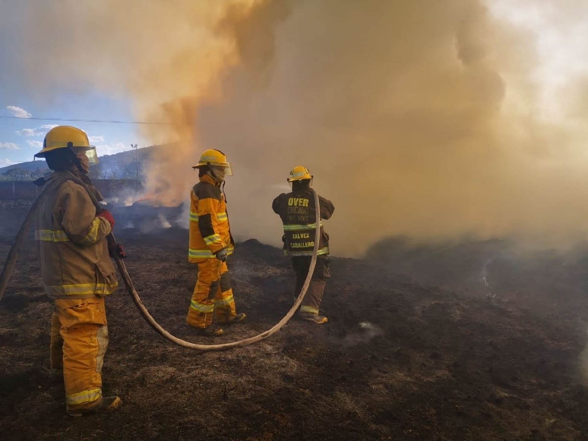Bomberos de Cuautla inician el año combatiendo incendios