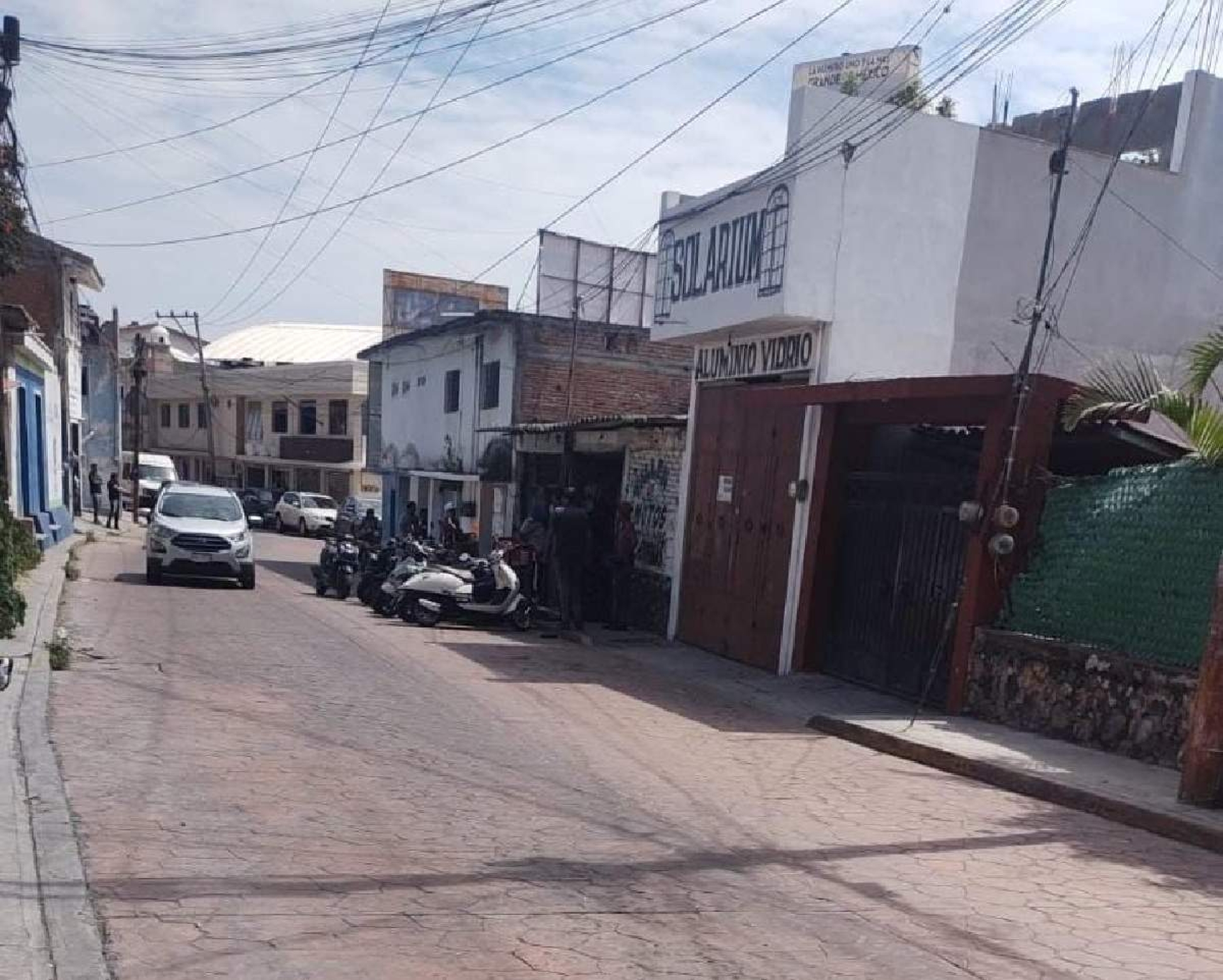 Acribillan a un individuo en un taller de motos