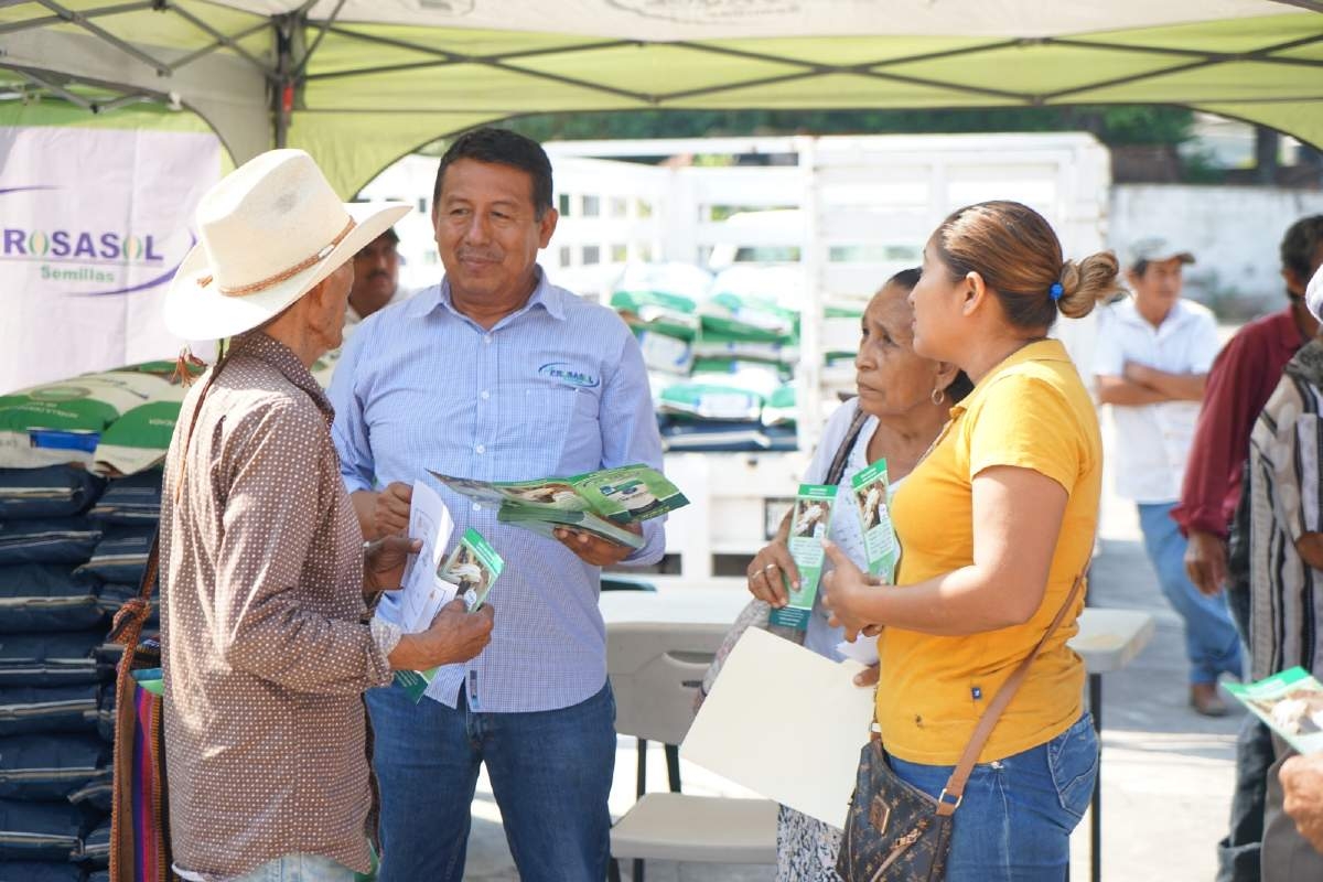 Entregan fertilizante y semilla a productores de Jojutla
