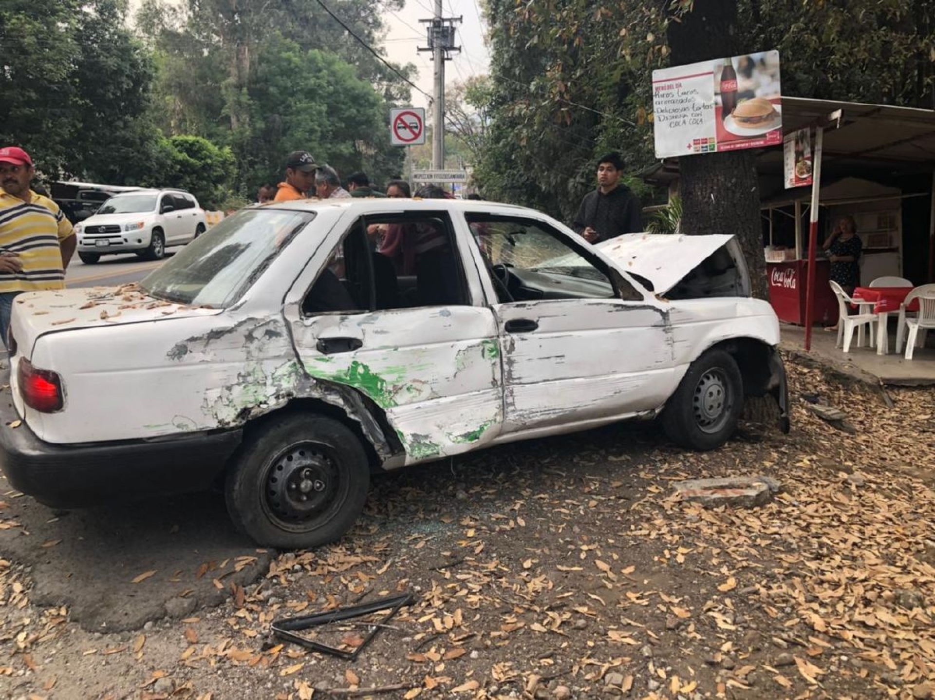 Fallece automovilista al chocar contra un árbol