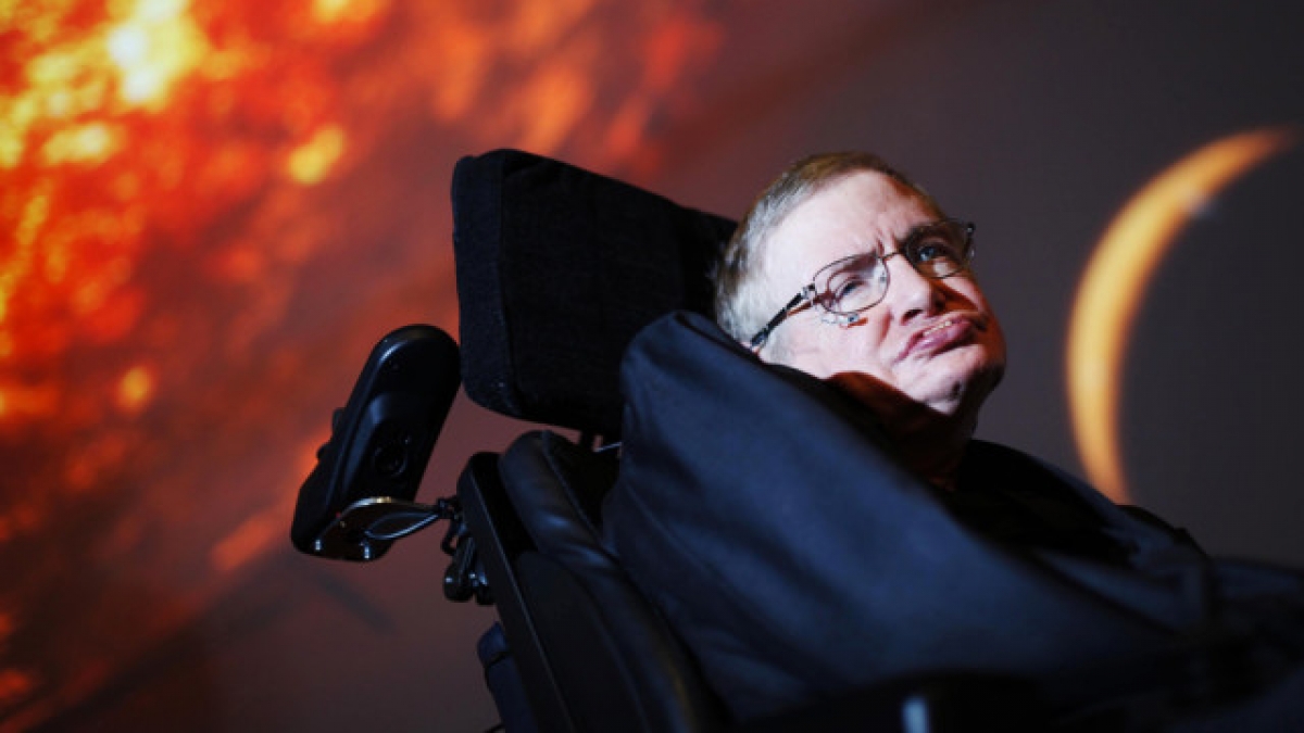 Detienen a mujer que intentaba atentar en contra de Stephen Hawking