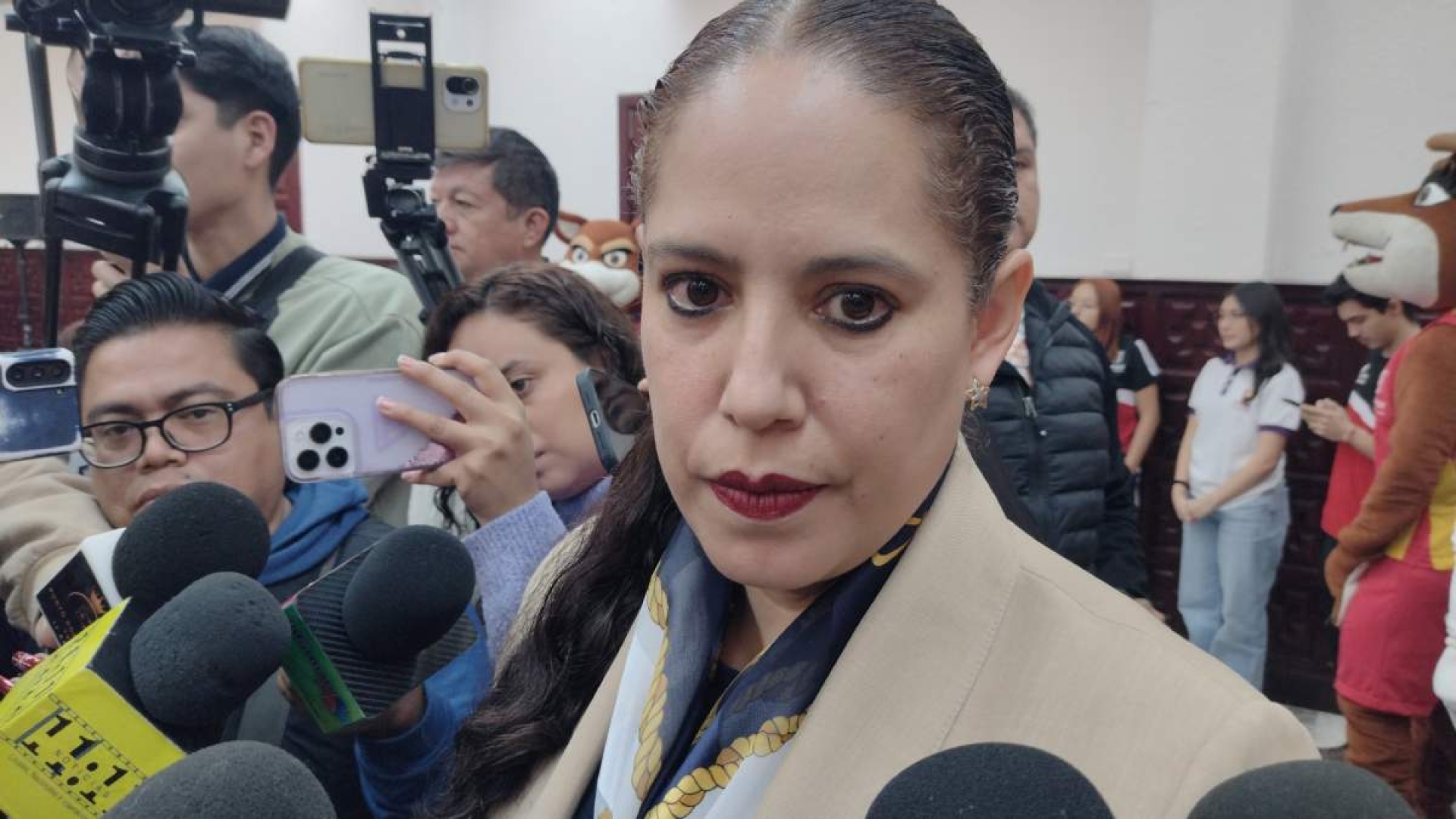 Buscan regular uso de celulares en escuelas
