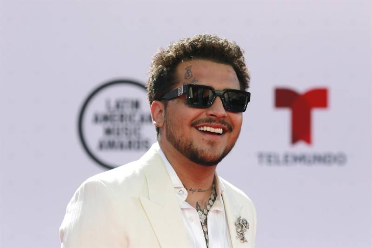 Christian Nodal confiesa que está yendo a terapia: ‘Me devolvió el humor’
