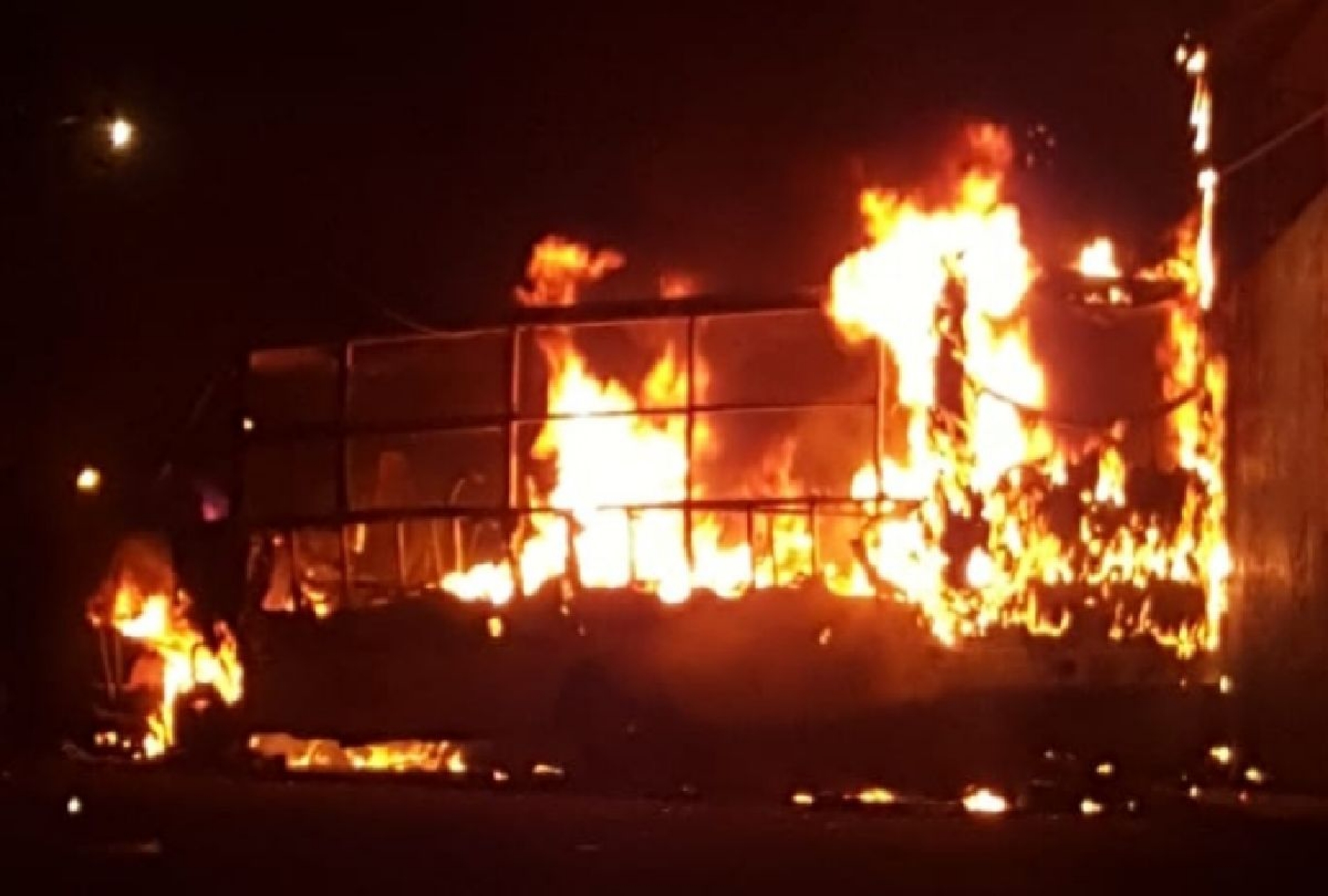 Incendio destruye un camión de la Ruta 3
