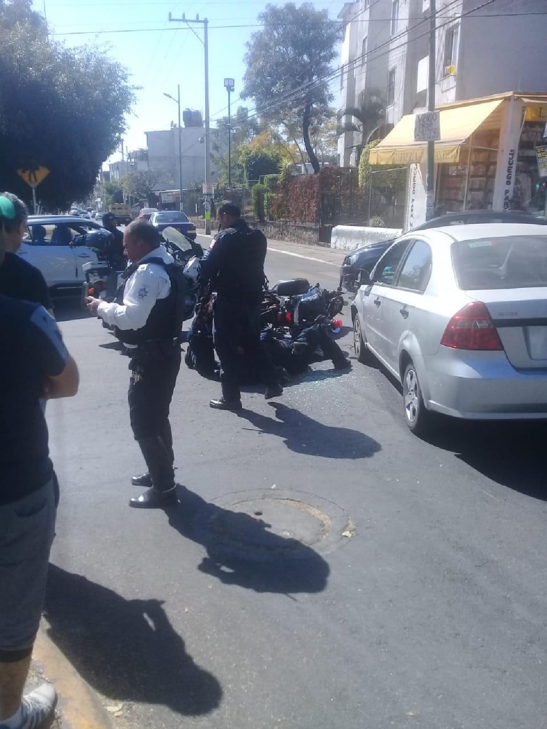 Tres policías heridos, saldo de dos choques en Cuernavaca