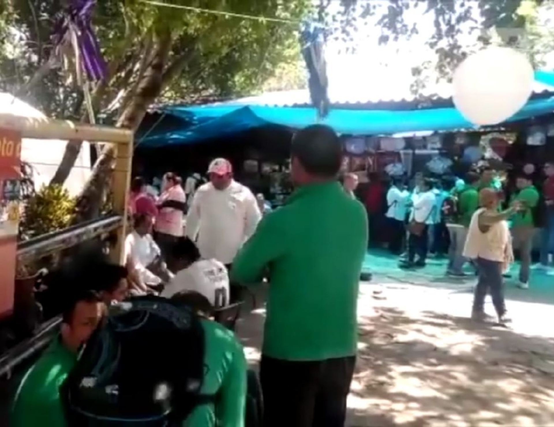 Cumplen un mes de plantón trabajadores de Ceprossa frente al Cefereso de Michapa