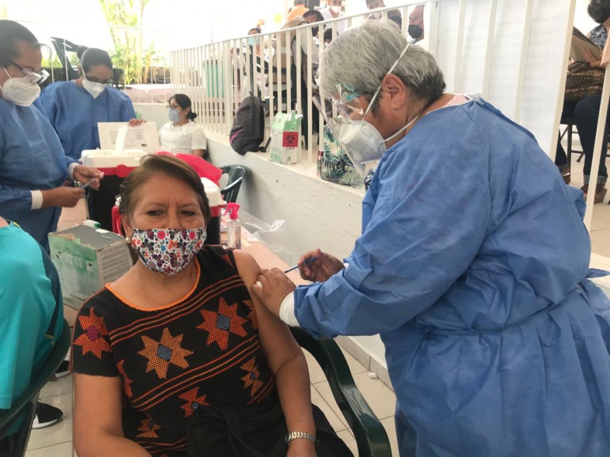 Segmentada, inició vacunación contra covid-19 a adultos mayores en Cuernavaca