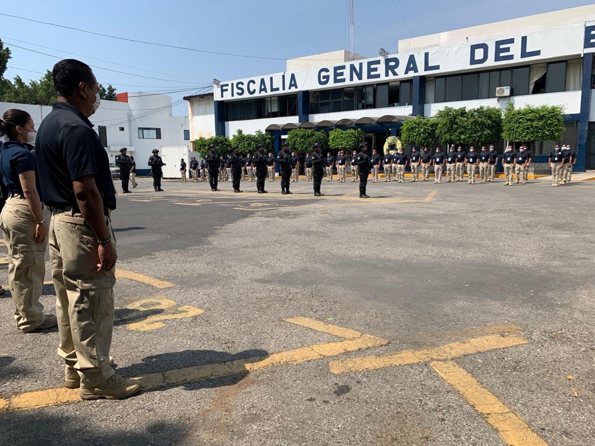 Muere policía de Investigación Criminal al caerse de una patrulla