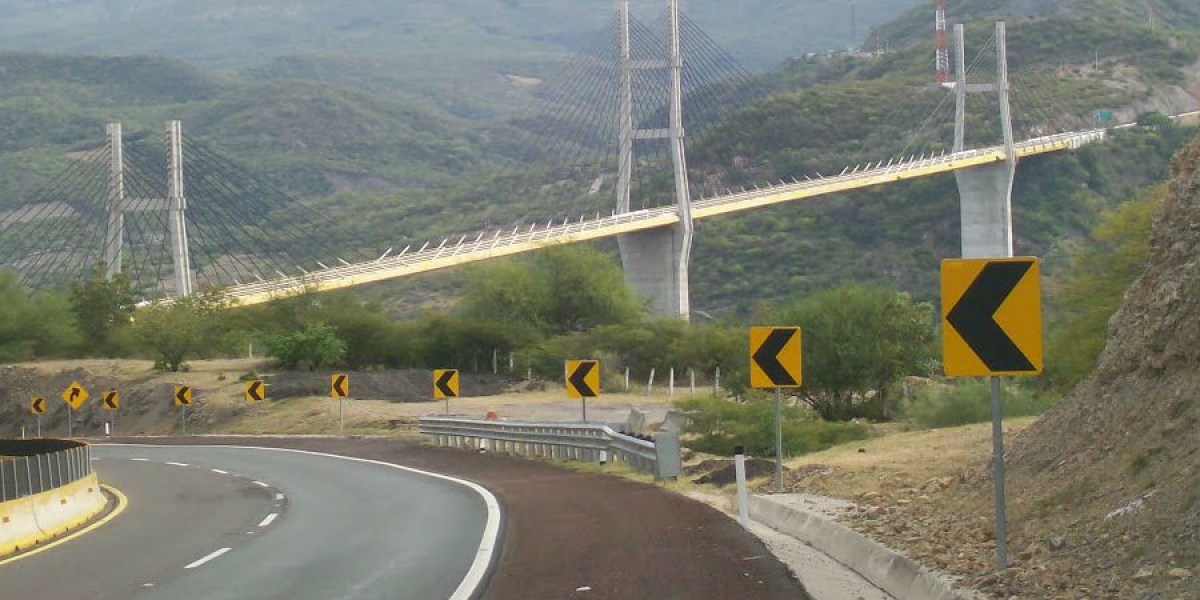 Por derrumbe en la autopista Cuernavaca-Acapulco, cierran circulación
