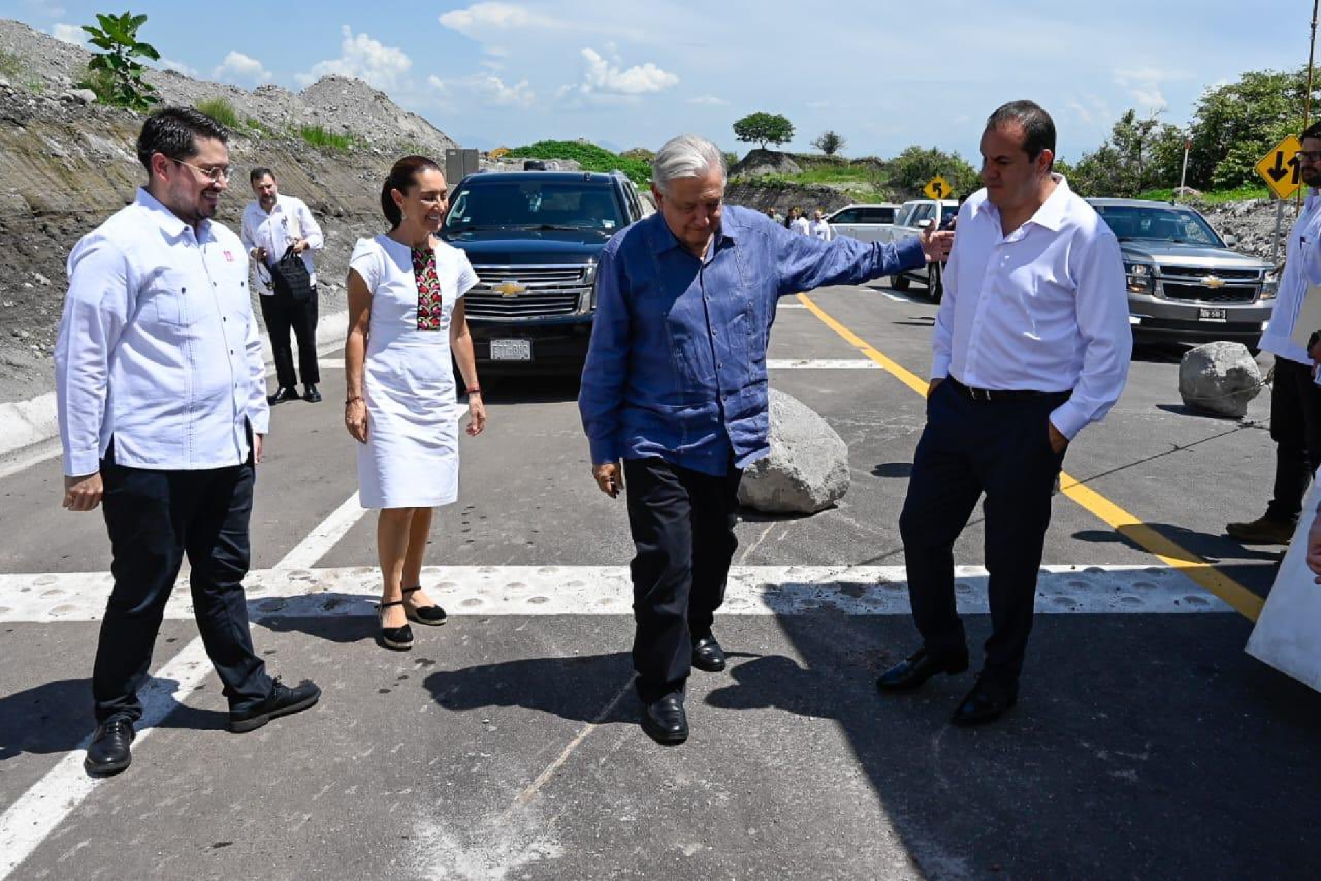 Supervisan AMLO y gobernador edificación de conjunto habitacional para dar utilidad al puente Apatlaco