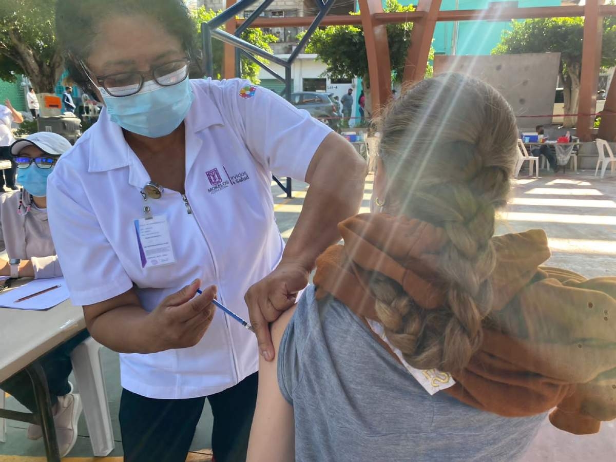 Aplican cuatro mil 800 vacunas anticovid a rezagados en la zona sur