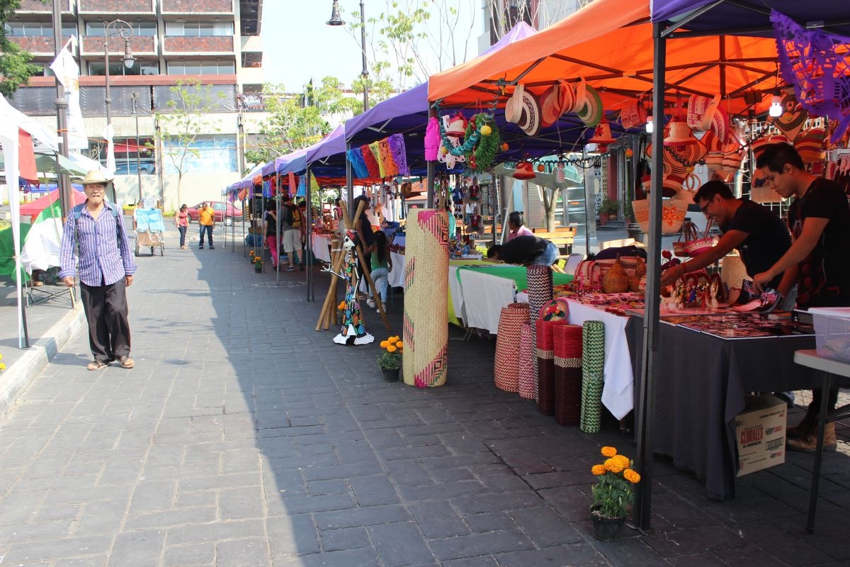 Comerciantes del primer cuadro esperan repunte en ventas