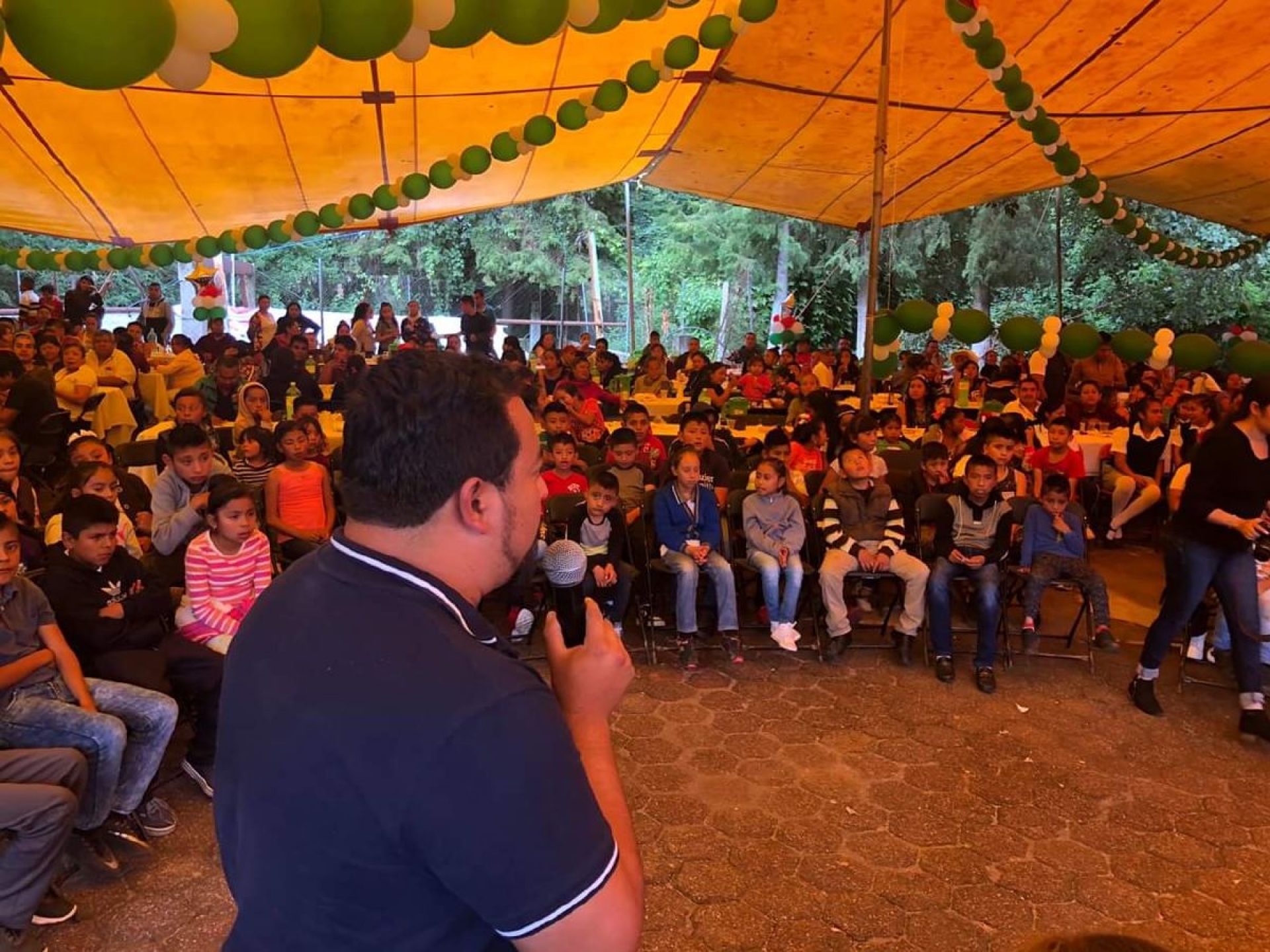 Entrega alcalde de Ocuituco becas a 162 alumnos