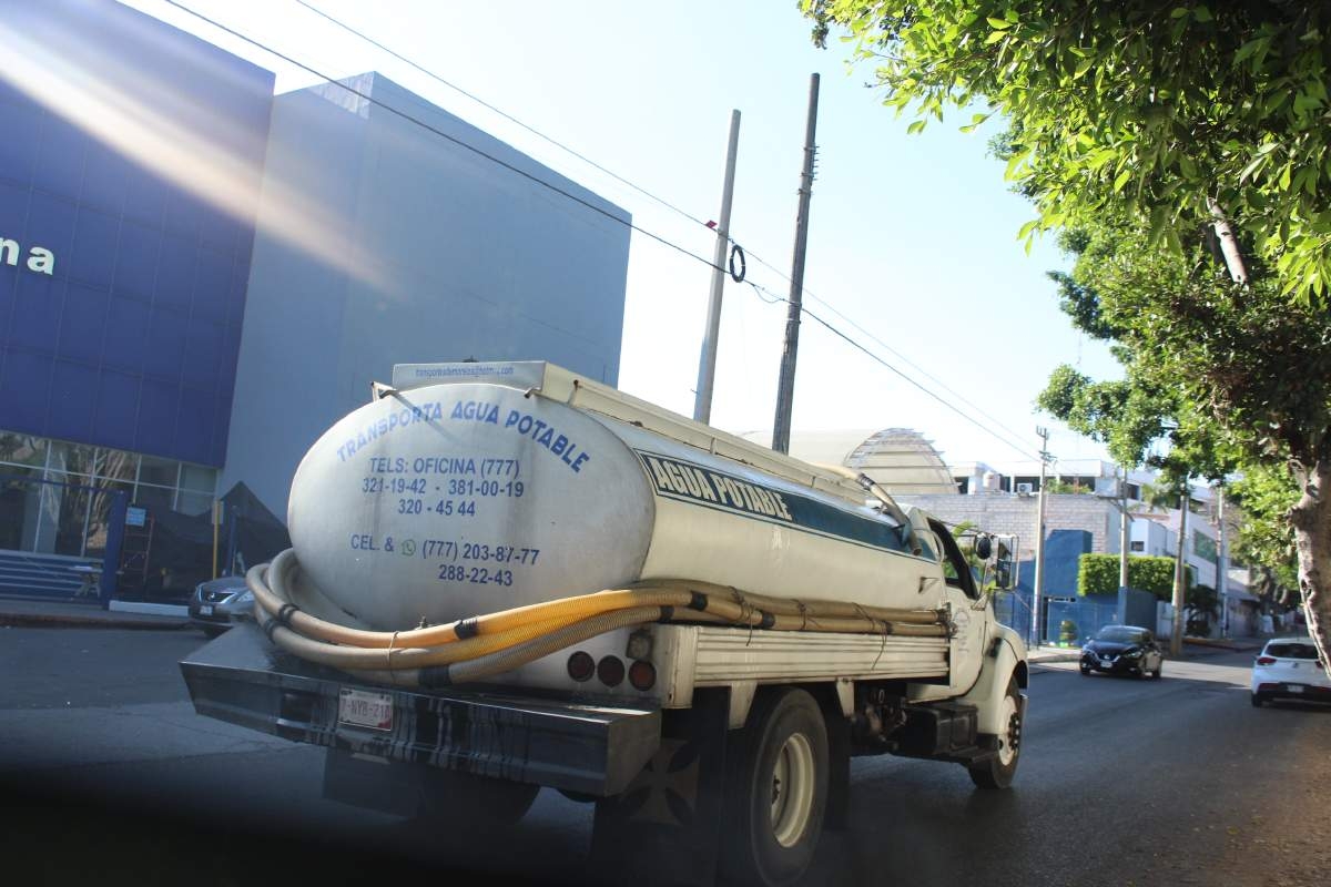 Denuncian que piperos venden agua sucia